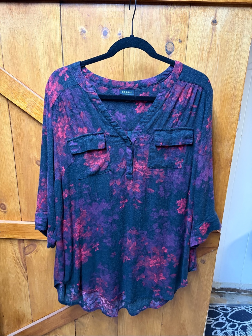 torrid Black Floral V-Neck Roll-Sleeve Pullover Tunic